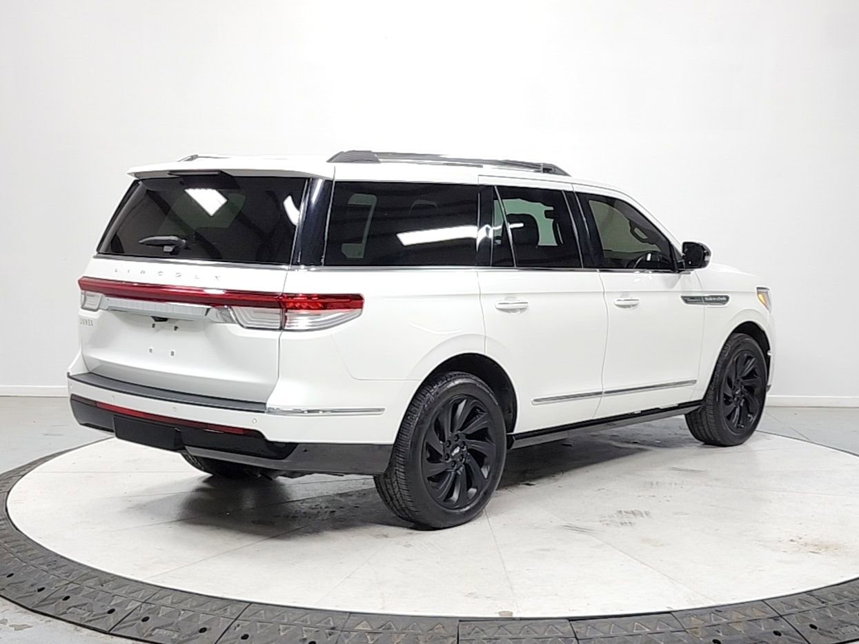 Used 2024 Lincoln Navigator Premiere AWD/4WD image 7