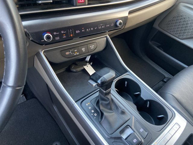 Used 2025 Kia Carnival FWD image 39