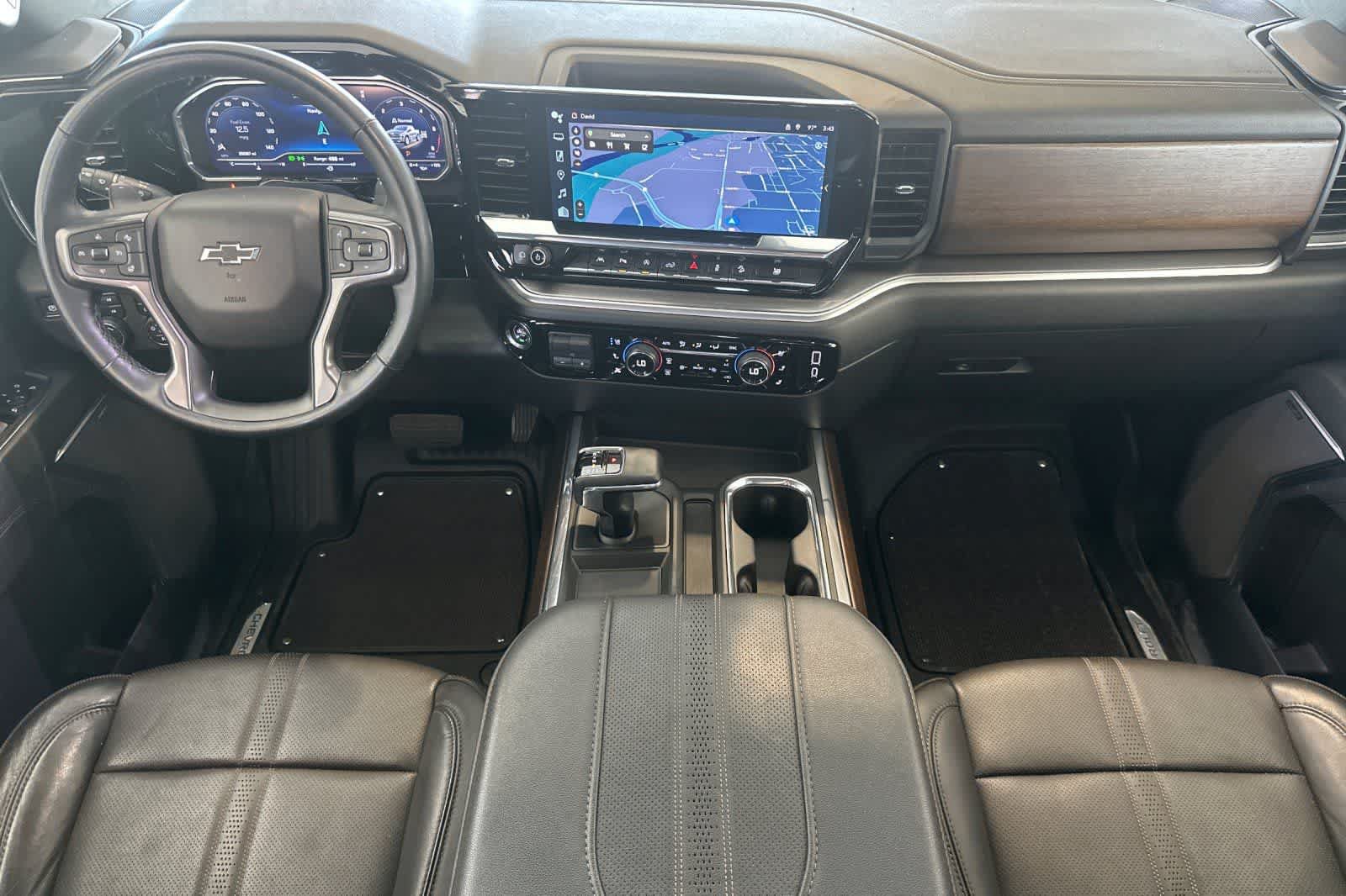 Used 2024 Chevrolet Silverado 1500 High Country w/ Midnight Edition AWD/4WD image 3