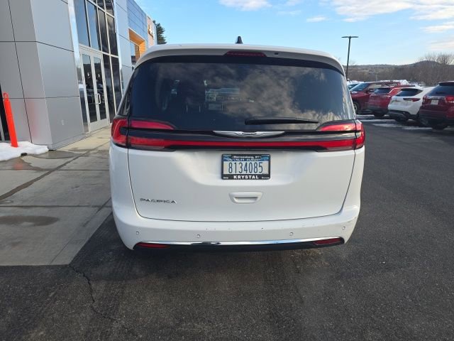 Certified 2024 Chrysler Pacifica Touring-L image 5