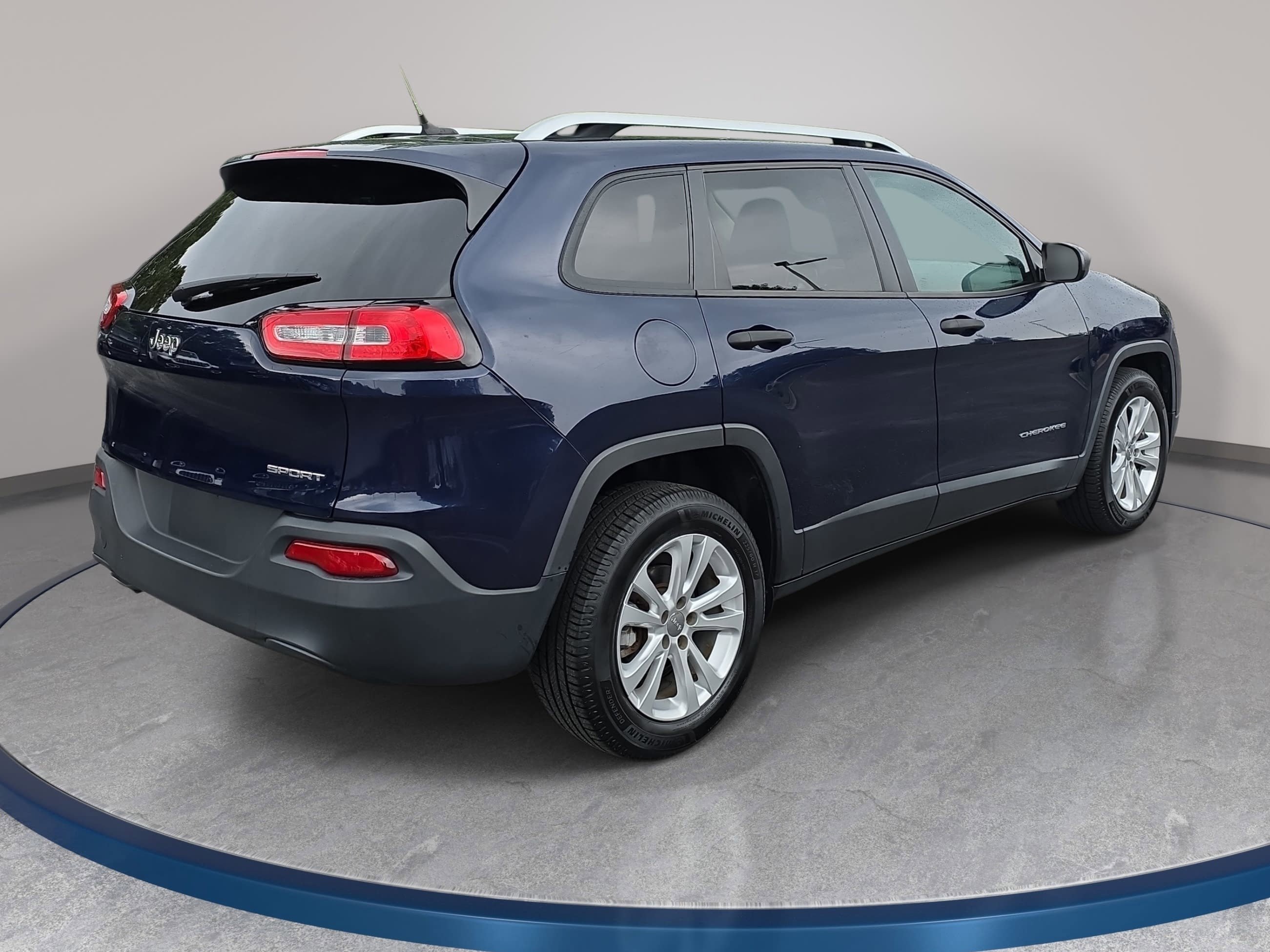 Used 2015 Jeep Cherokee Sport FWD image 5