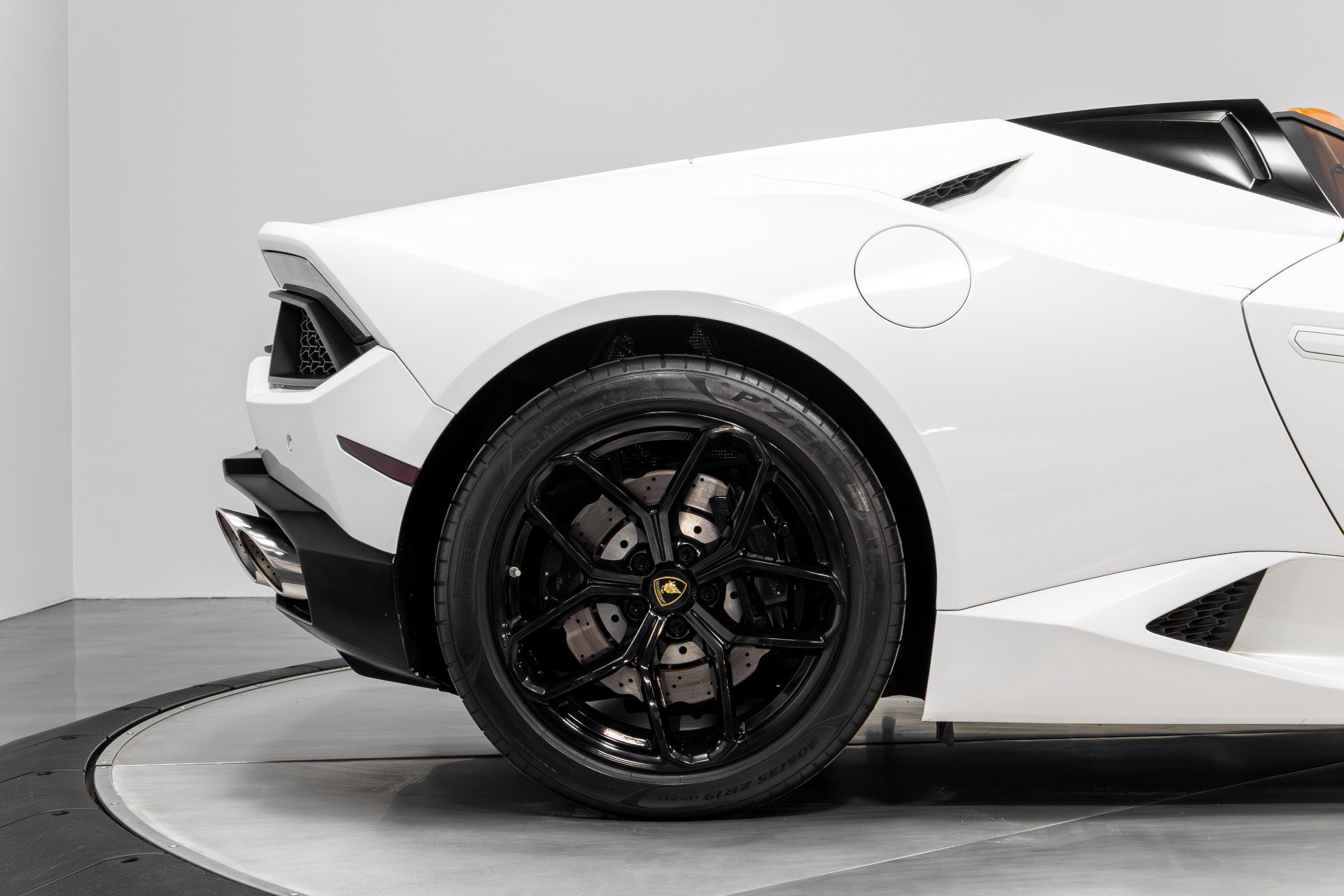 Used 2019 Lamborghini Huracan LP 580-2 image 17