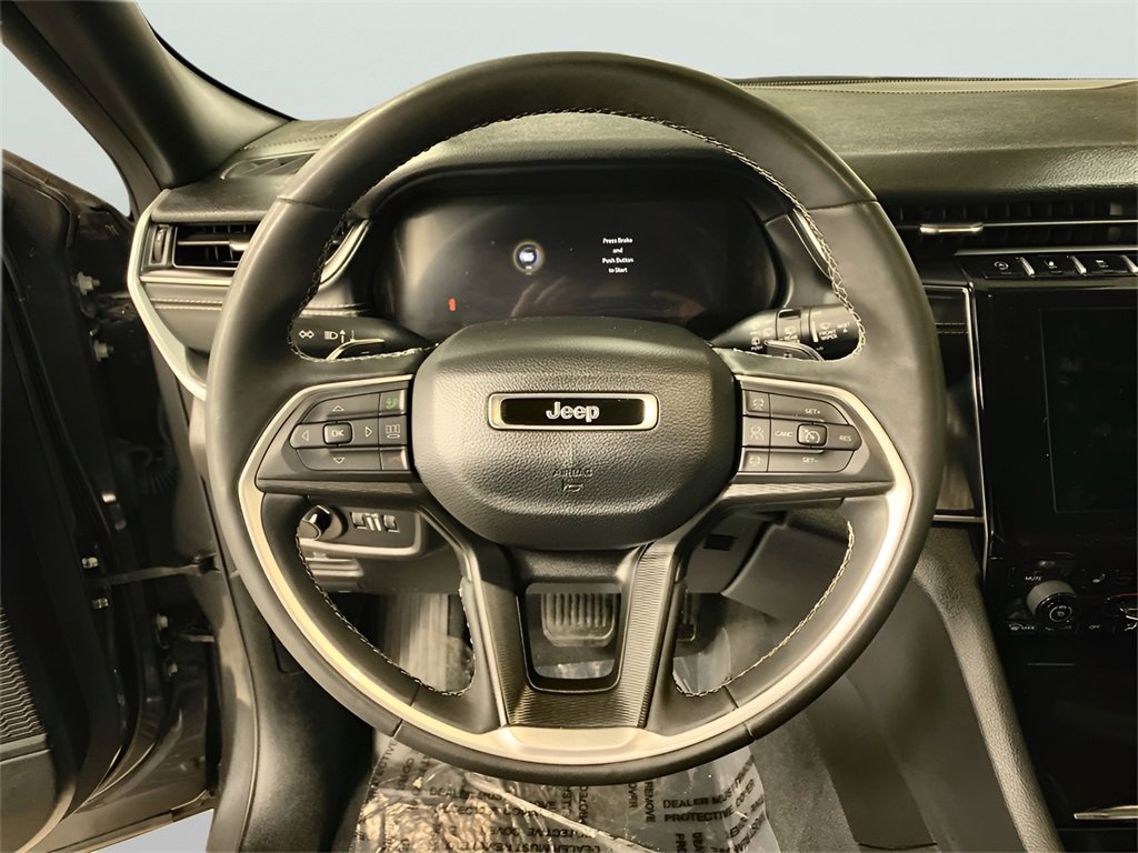 Used 2024 Jeep Grand Cherokee Altitude image 2