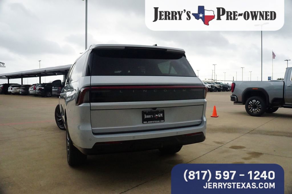 Used 2025 Lincoln Navigator L Black Label image 4