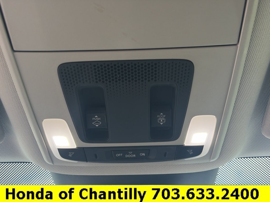 Used 2025 Honda Pilot Touring image 16