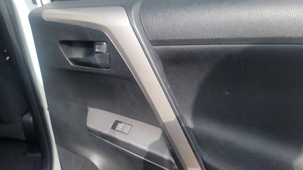 Used 2016 Toyota RAV4 LE FWD image 24