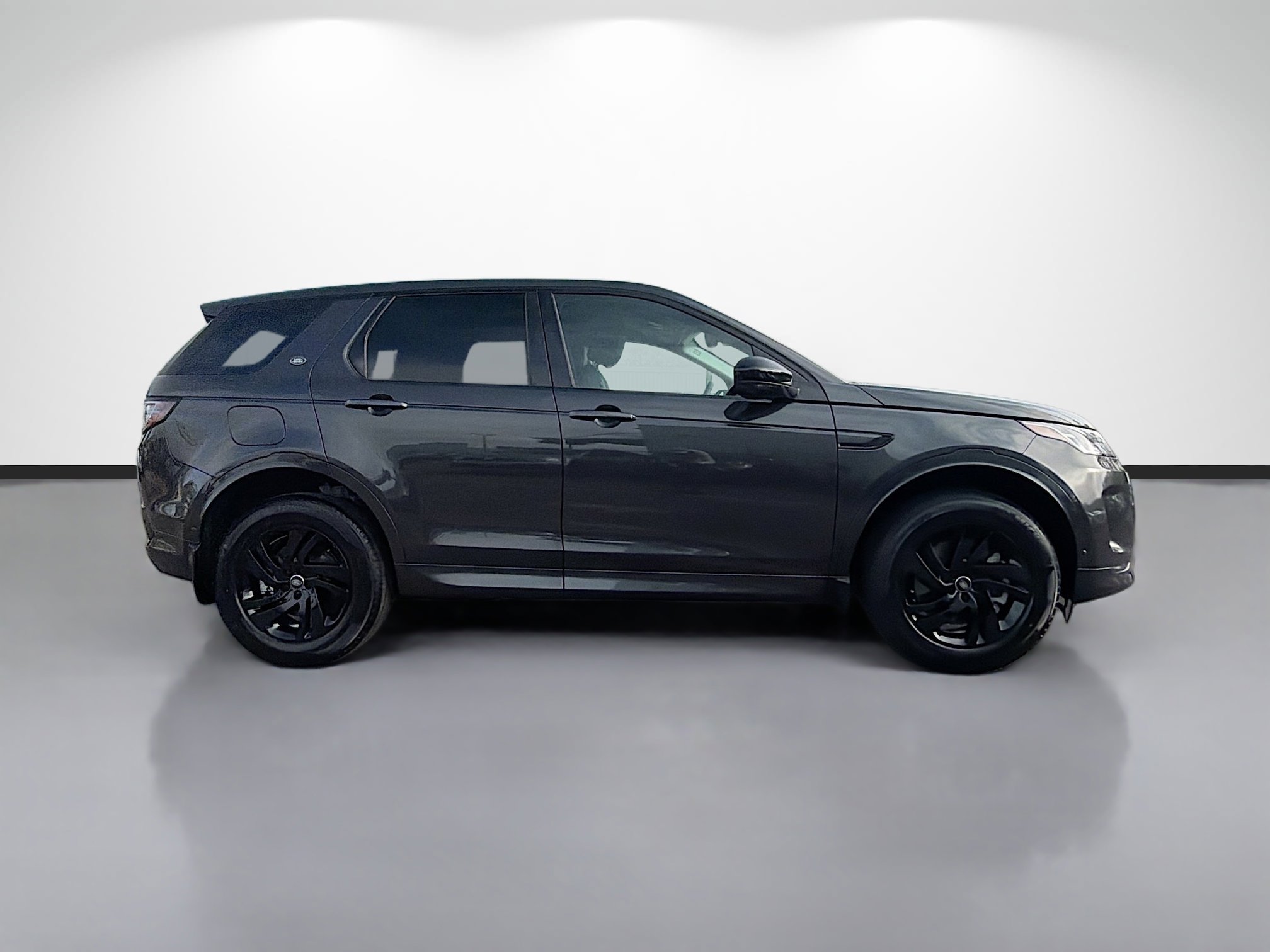 Used 2025 Land Rover Discovery Sport S image 6