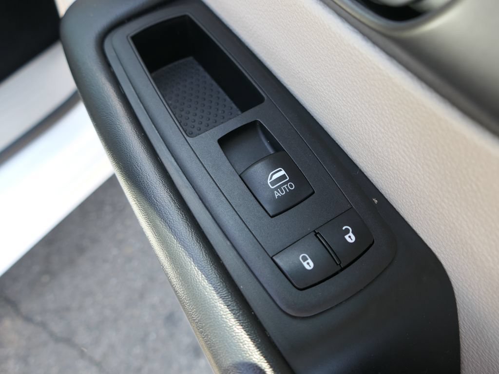 Used 2023 Chrysler Pacifica Touring-L FWD image 24