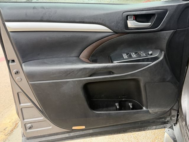 Used 2017 Toyota Highlander XLE FWD image 10