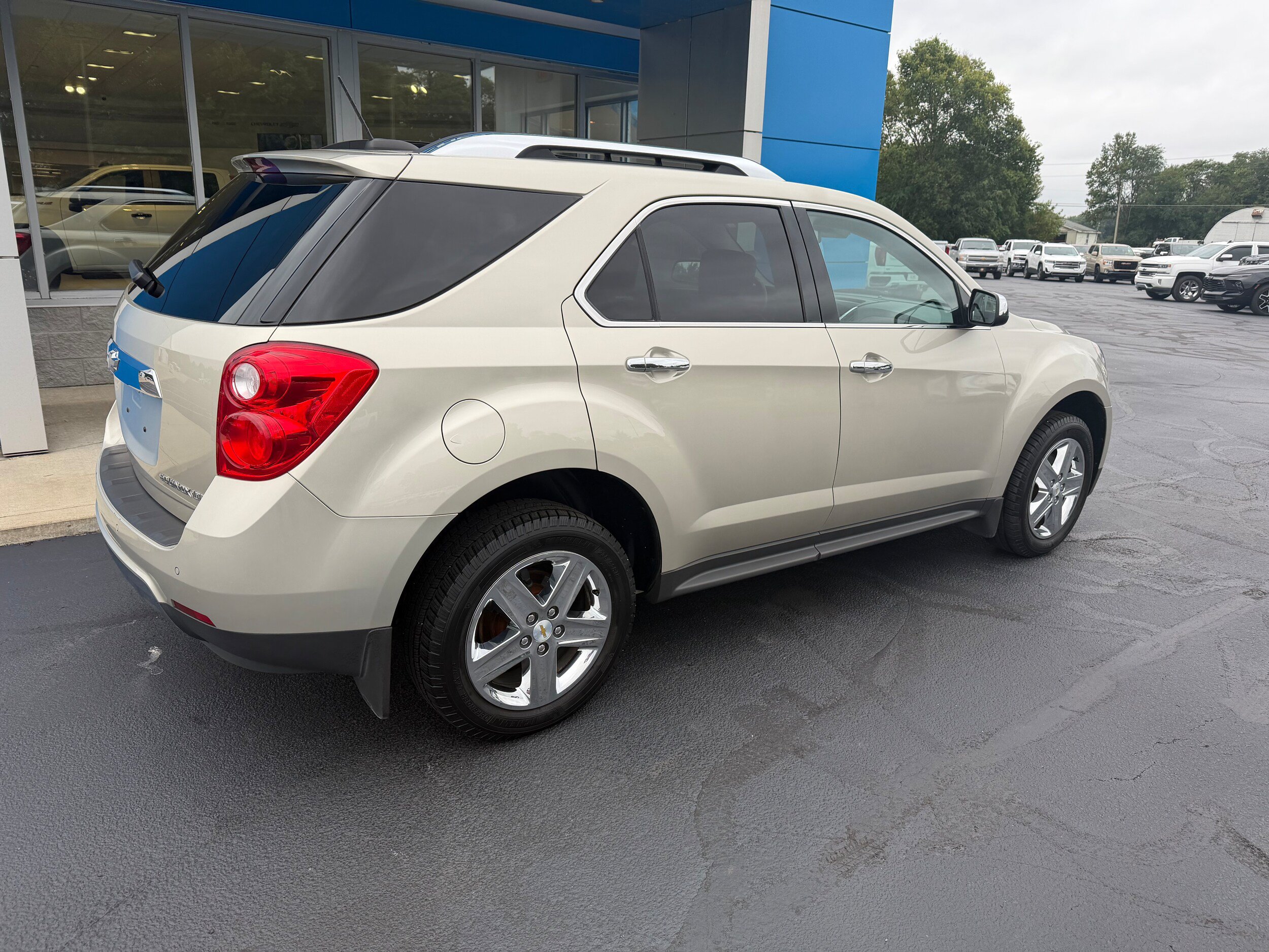 Used 2015 Chevrolet Equinox LTZ FWD image 2