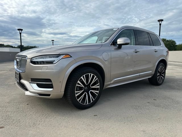 Certified 2025 Volvo XC90 T8 Plus w/ Protection Package AWD/4WD image 4