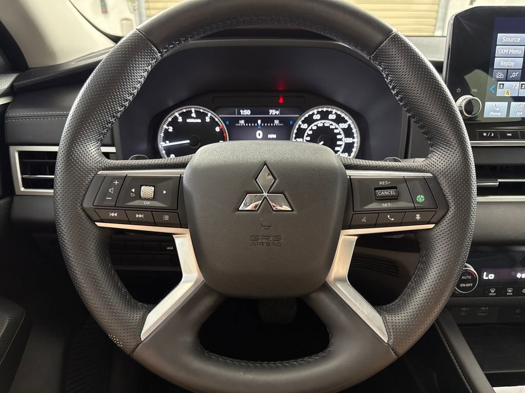 Used 2022 Mitsubishi Outlander SE image 13