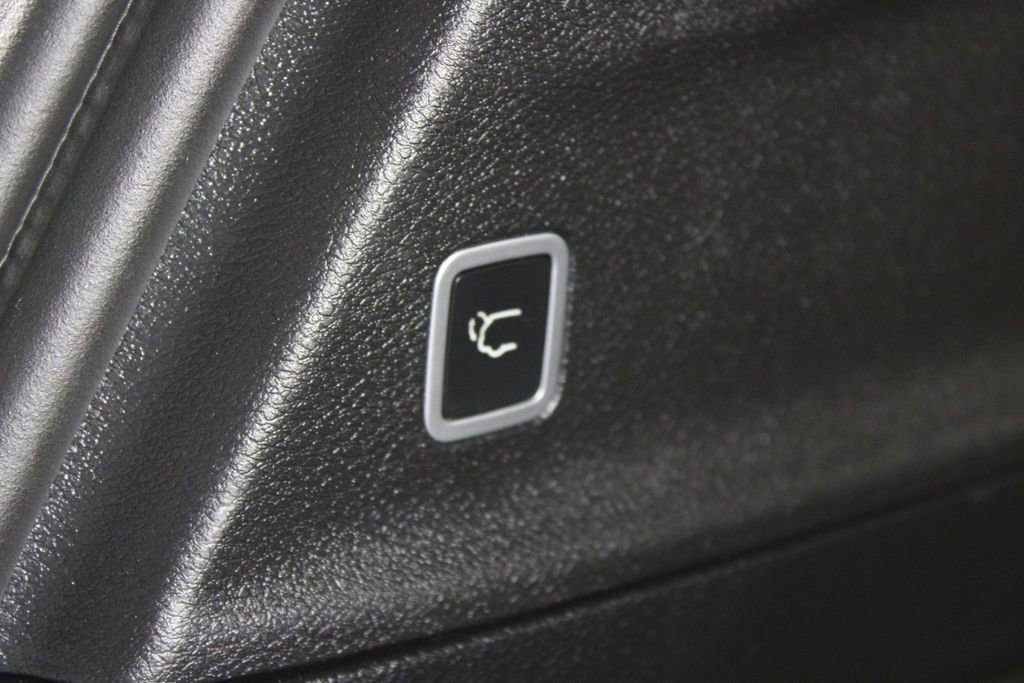 Used 2017 Chrysler Pacifica Limited w/ UConnect Theater Package image 17