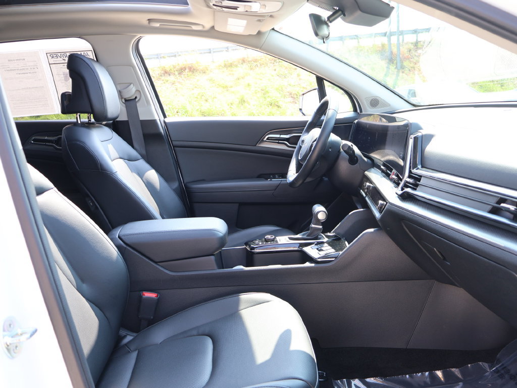 Used 2025 Kia Sportage SX FWD image 8