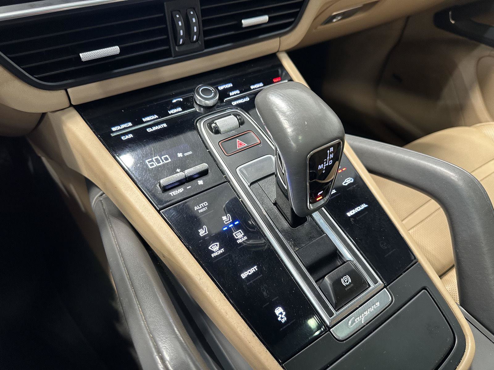Used 2020 Porsche Cayenne AWD/4WD image 30