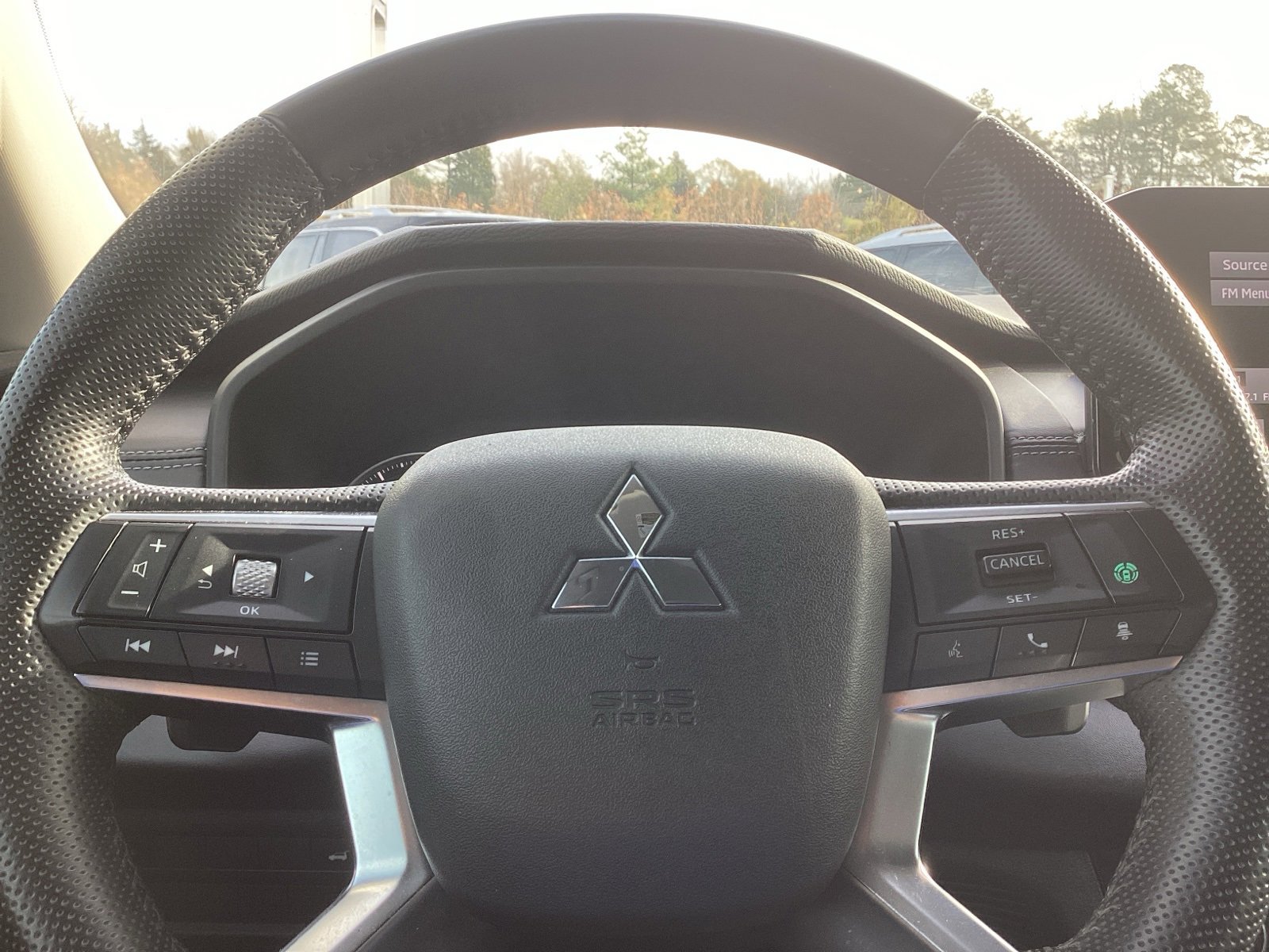 Used 2023 Mitsubishi Outlander SE image 10