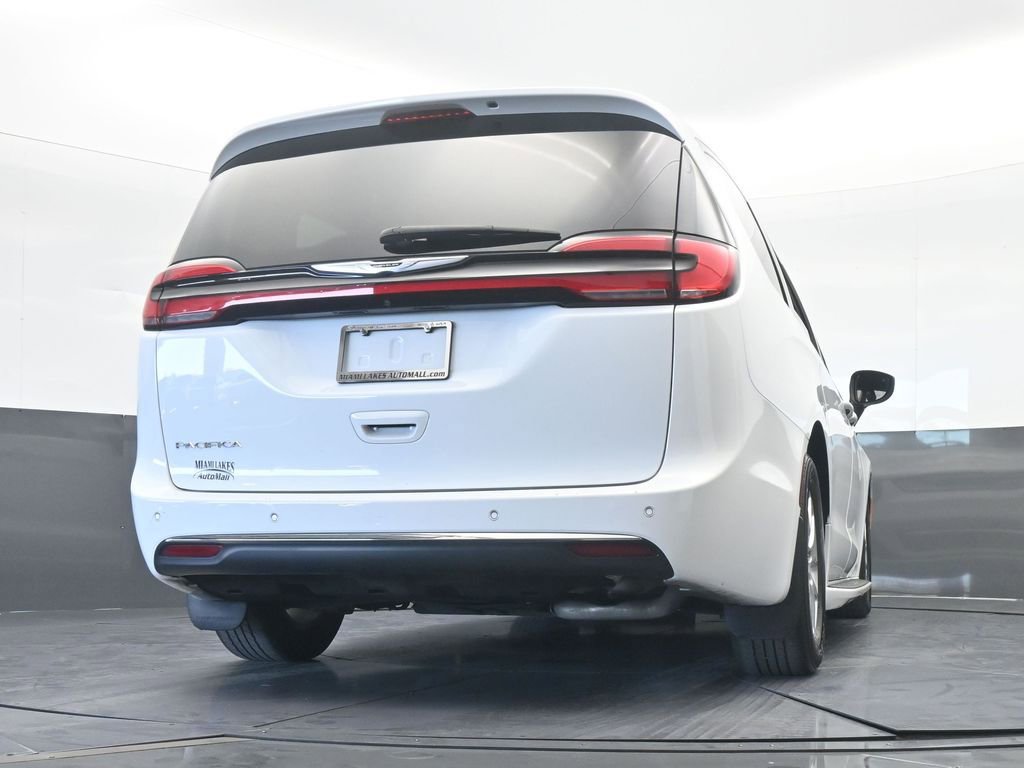 Used 2023 Chrysler Pacifica Touring-L image 61