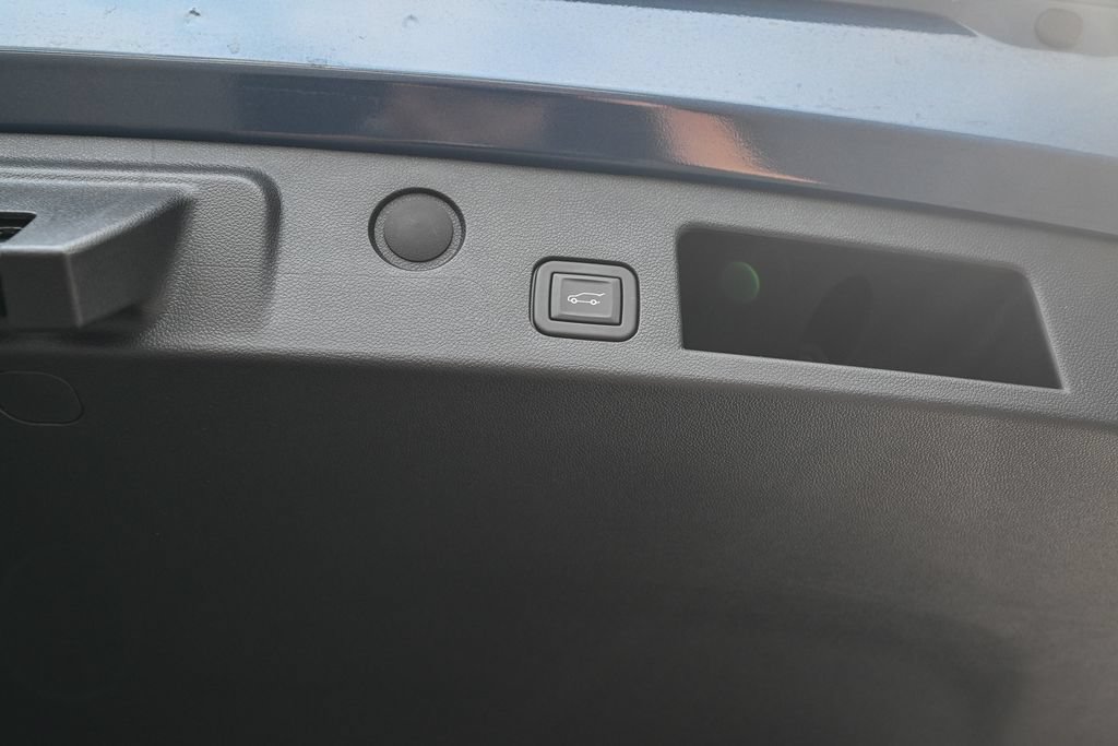 Used 2025 Chevrolet Equinox LT w/ Convenience Package II FWD image 17