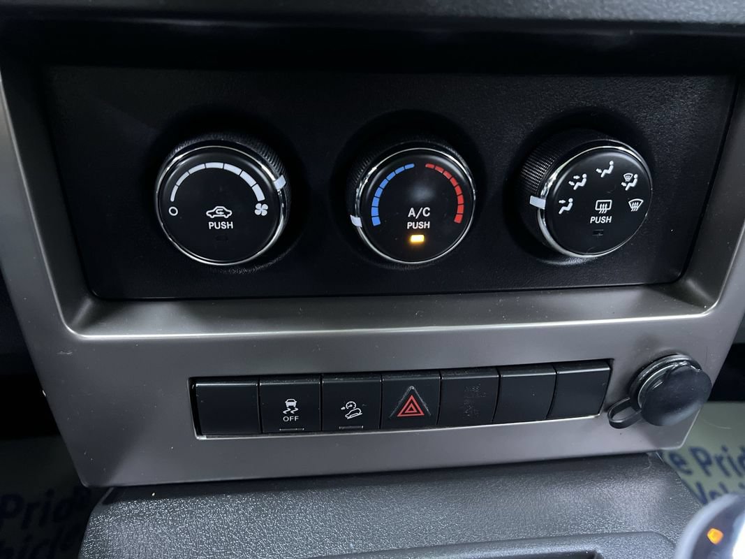 Used 2012 Jeep Liberty Sport AWD/4WD image 22