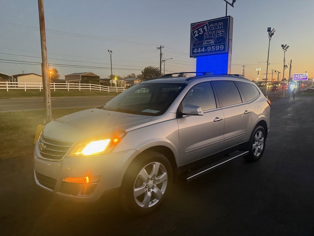 Used 2017 Chevrolet Traverse LT w/ Style and Technology Package image 7