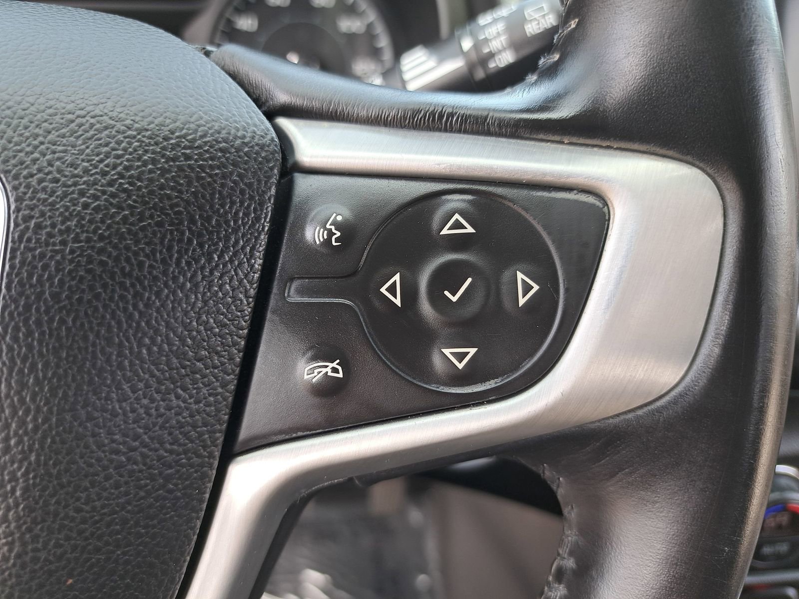 Used 2018 GMC Terrain SLE w/ Driver Convenience Package FWD image 17