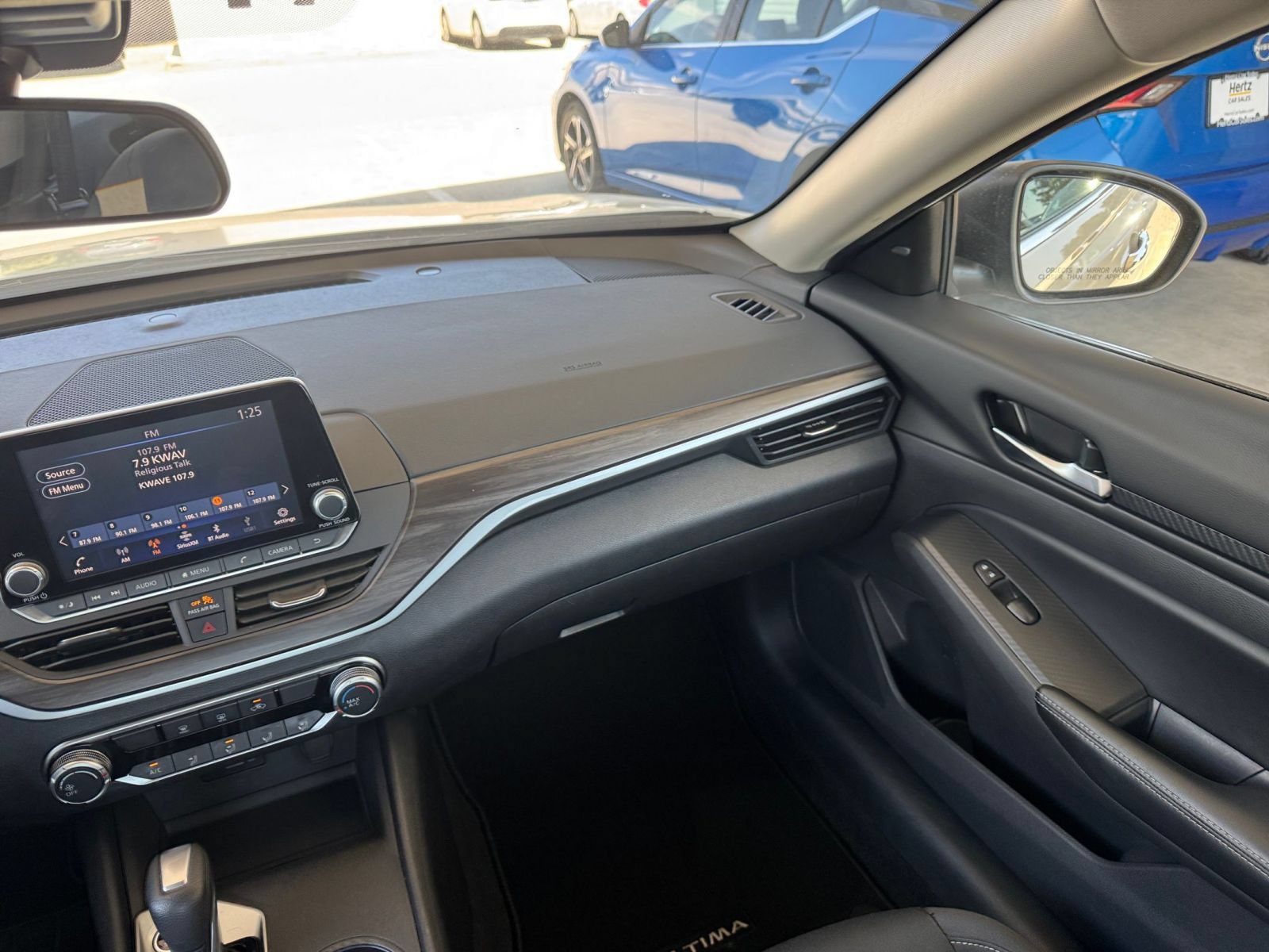 Used 2025 Nissan Altima 2.5 SV FWD image 34