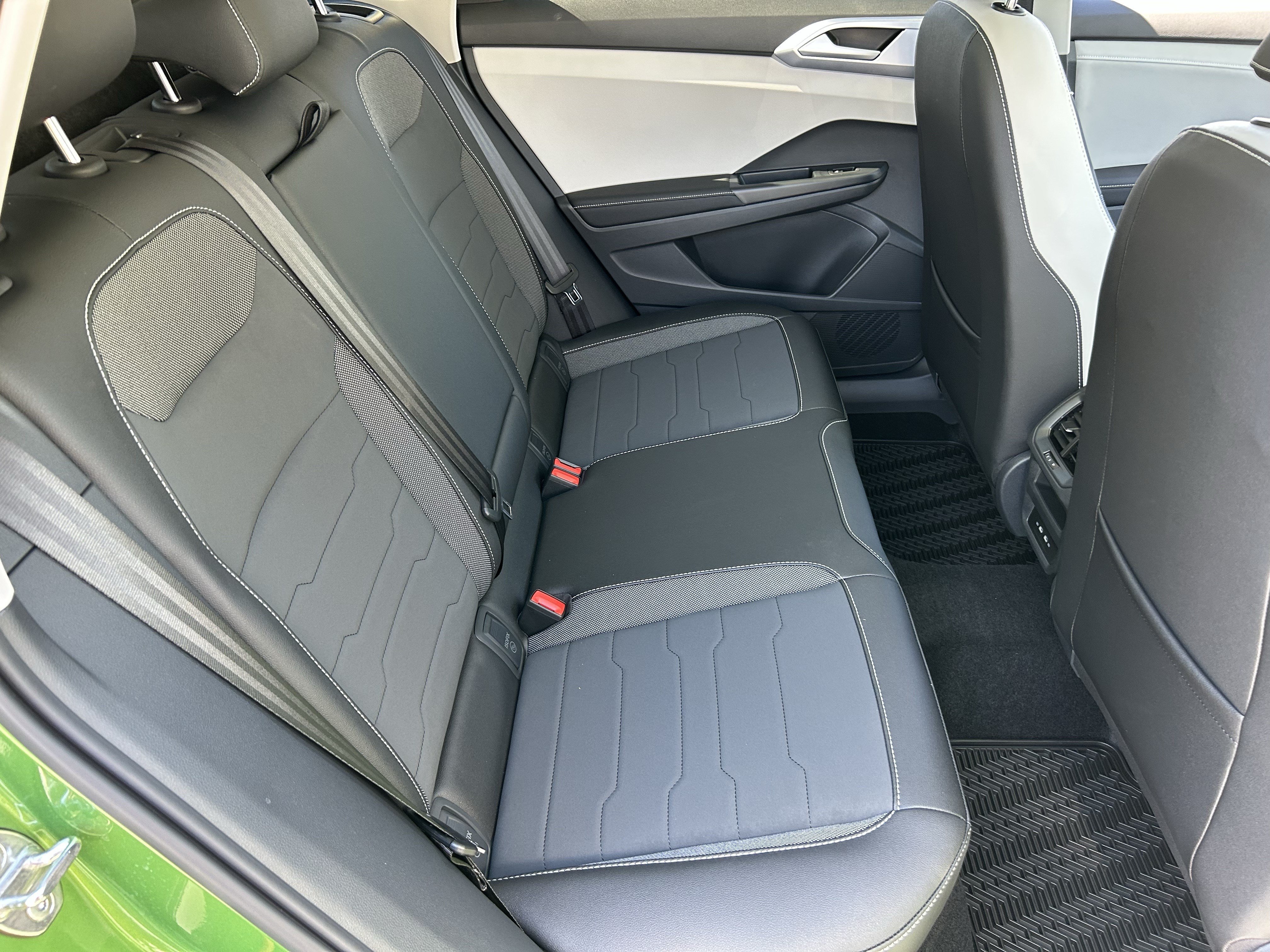 New 2026 Volkswagen Taos SE FWD image 10