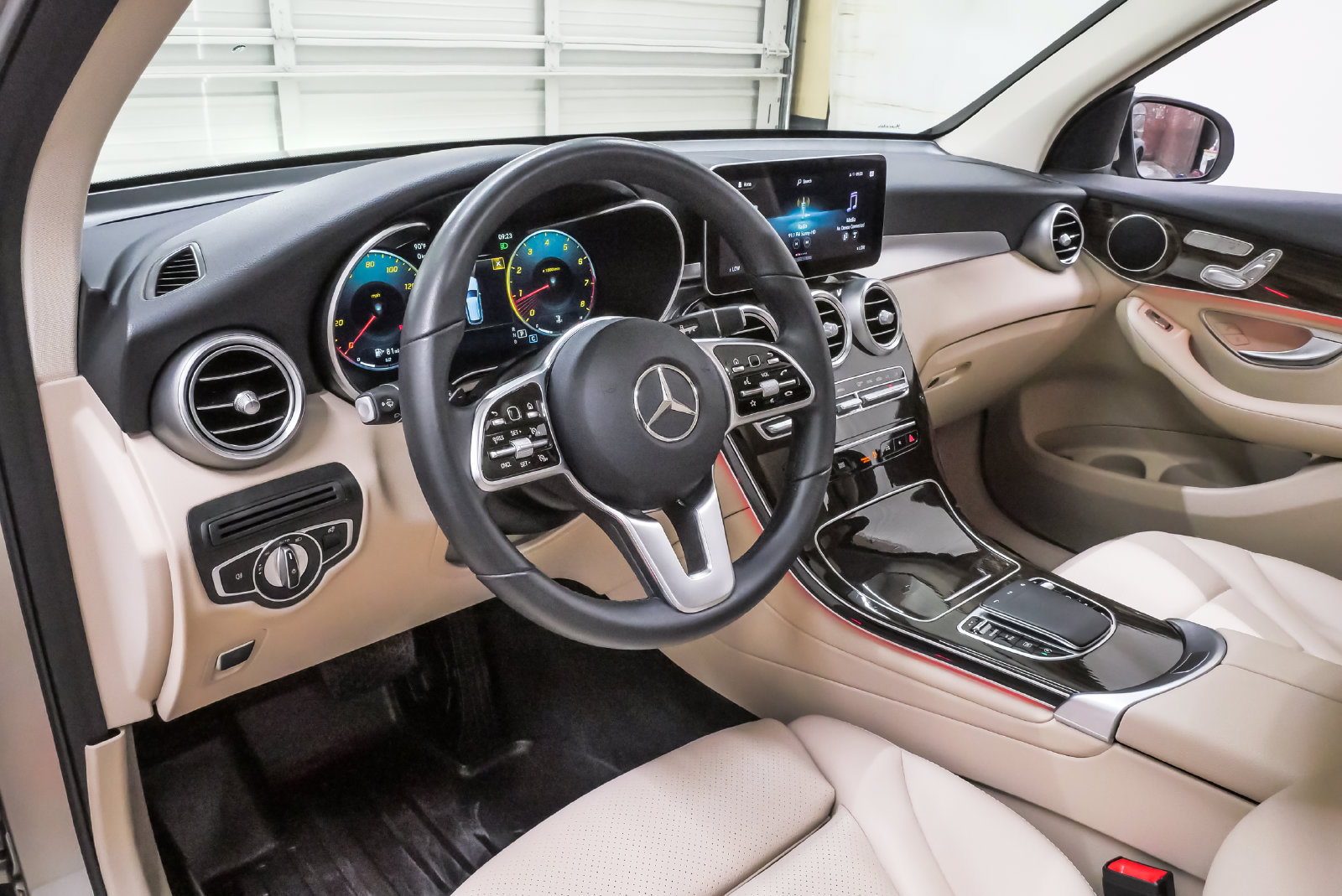 Used 2021 Mercedes-Benz GLC 300 image 2