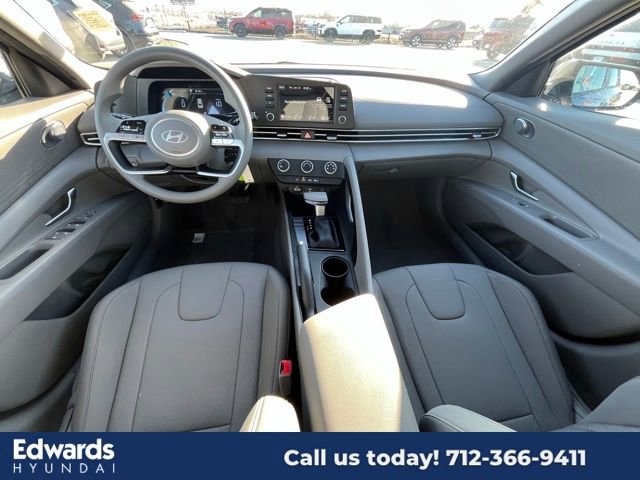 New 2025 Hyundai Elantra SE image 13