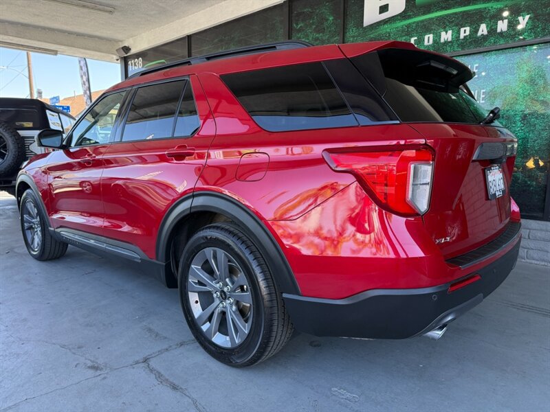 Used 2021 Ford Explorer XLT w/ Equipment Group 202A RWD image 6