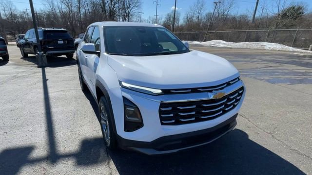 New 2026 Chevrolet Equinox LT w/ LPO, Floor Liner Package image 4