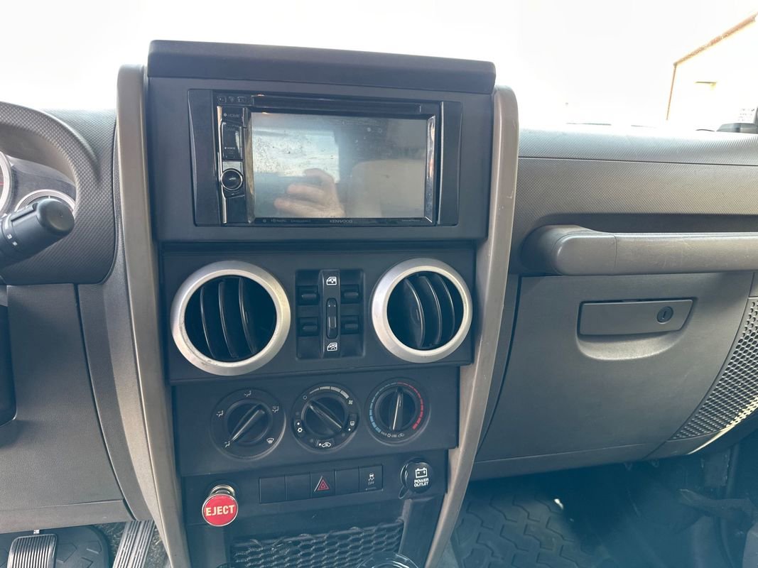 Used 2010 Jeep Wrangler Unlimited Sahara image 19