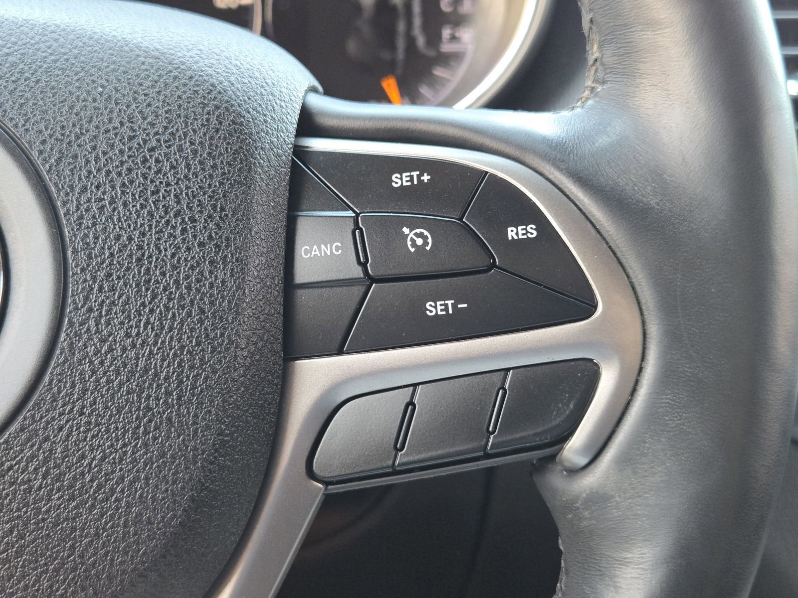 Used 2018 Jeep Grand Cherokee Altitude RWD image 31