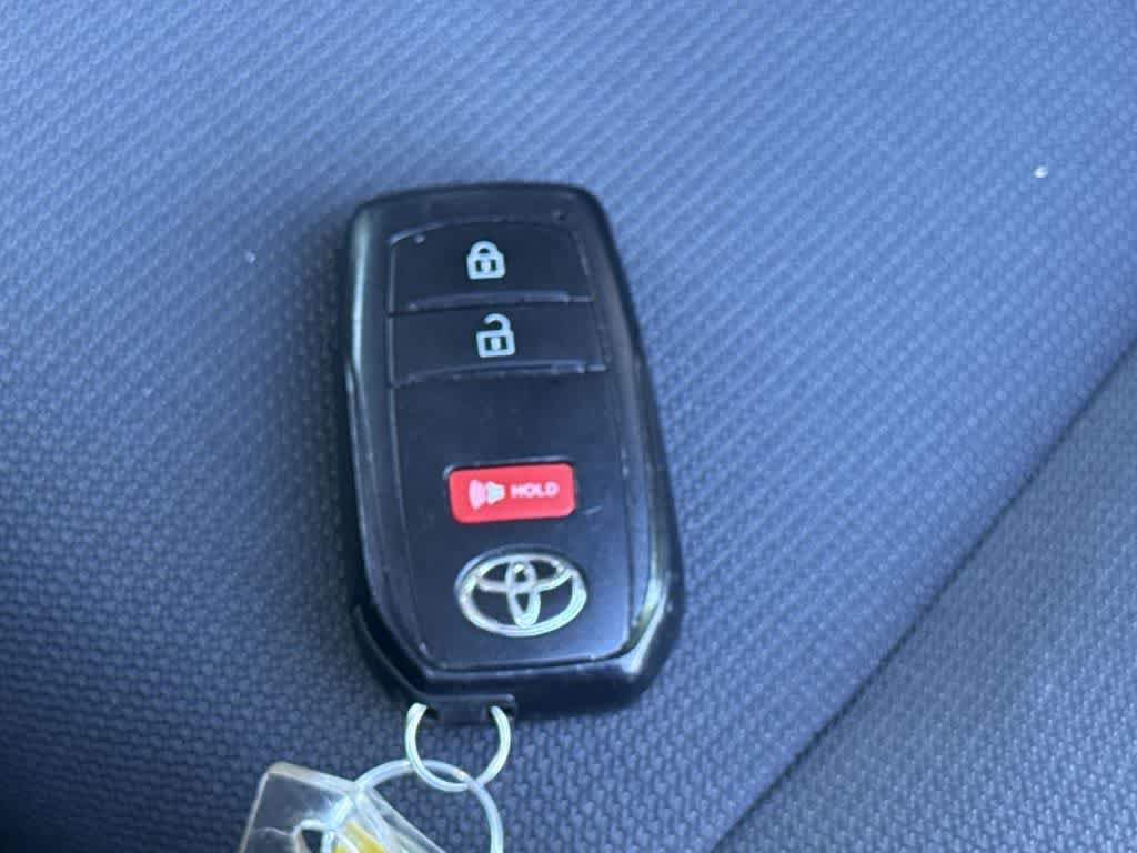 Used 2024 Toyota Corolla Cross LE AWD/4WD image 28