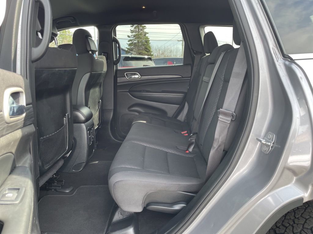Used 2019 Jeep Grand Cherokee Laredo AWD/4WD image 29