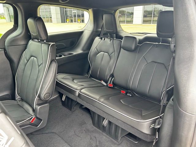 New 2026 Chrysler Pacifica Limited image 27
