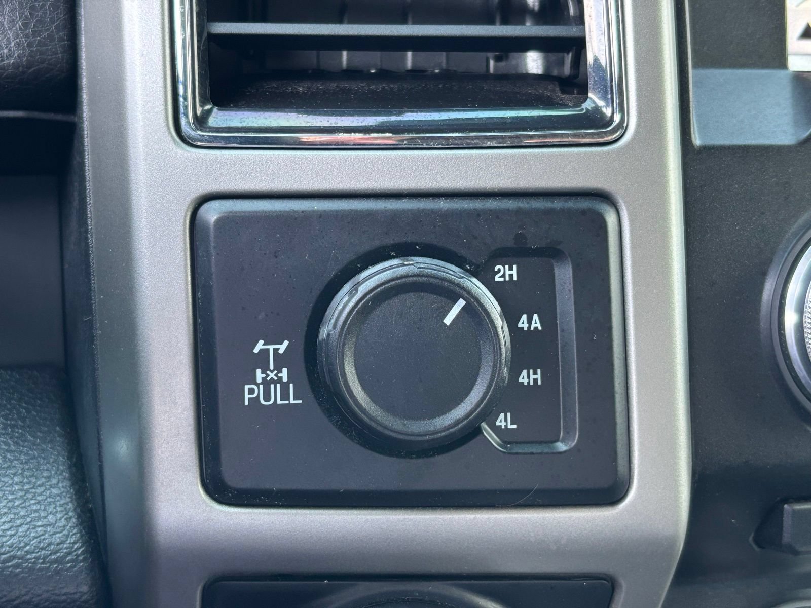 Used 2018 Ford F150 Lariat w/ Equipment Group 502A Luxury AWD/4WD image 18
