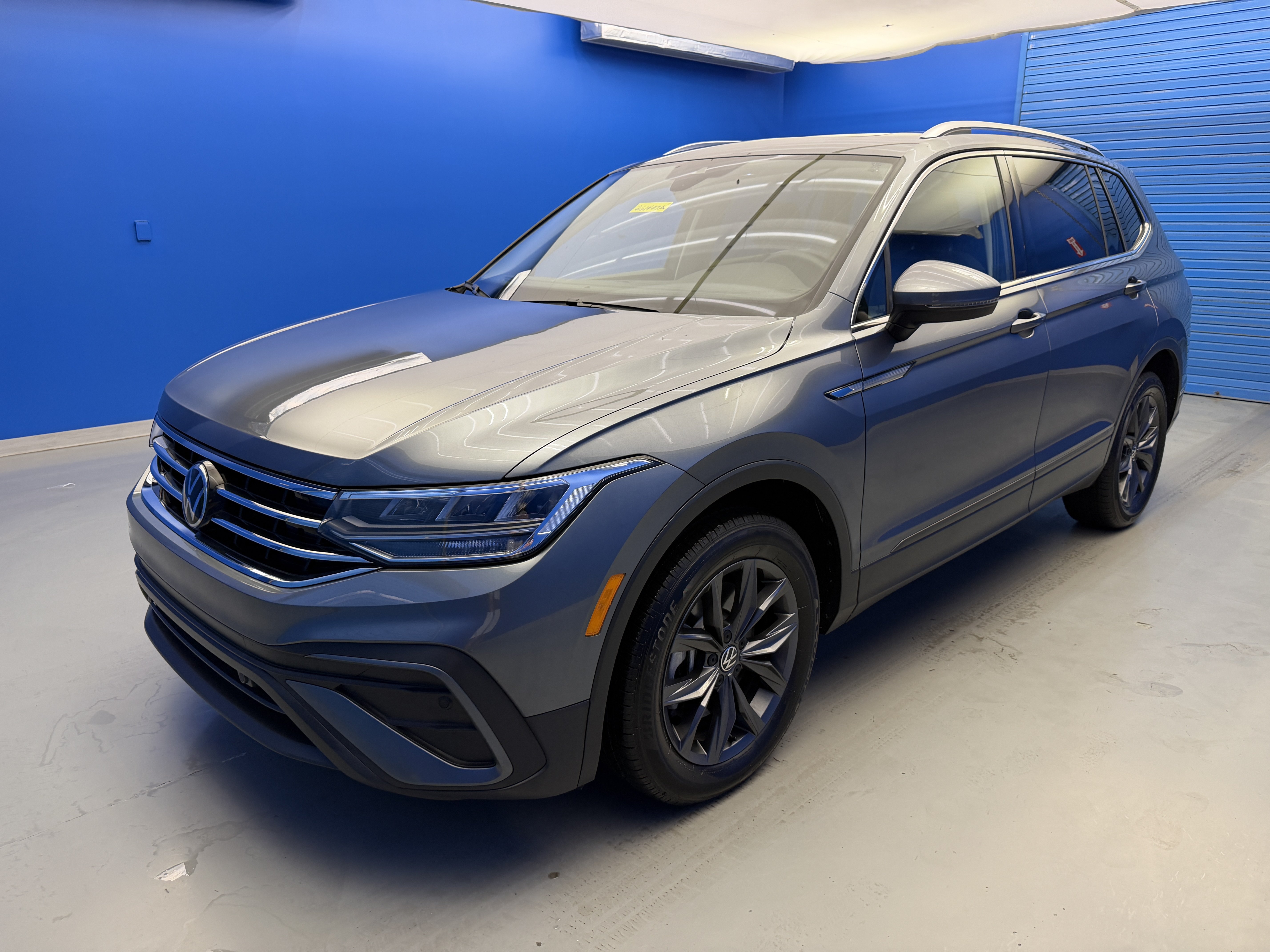 Used 2024 Volkswagen Tiguan SE AWD/4WD image 4