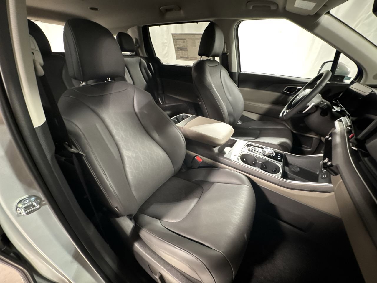 New 2026 Kia Carnival EX image 33