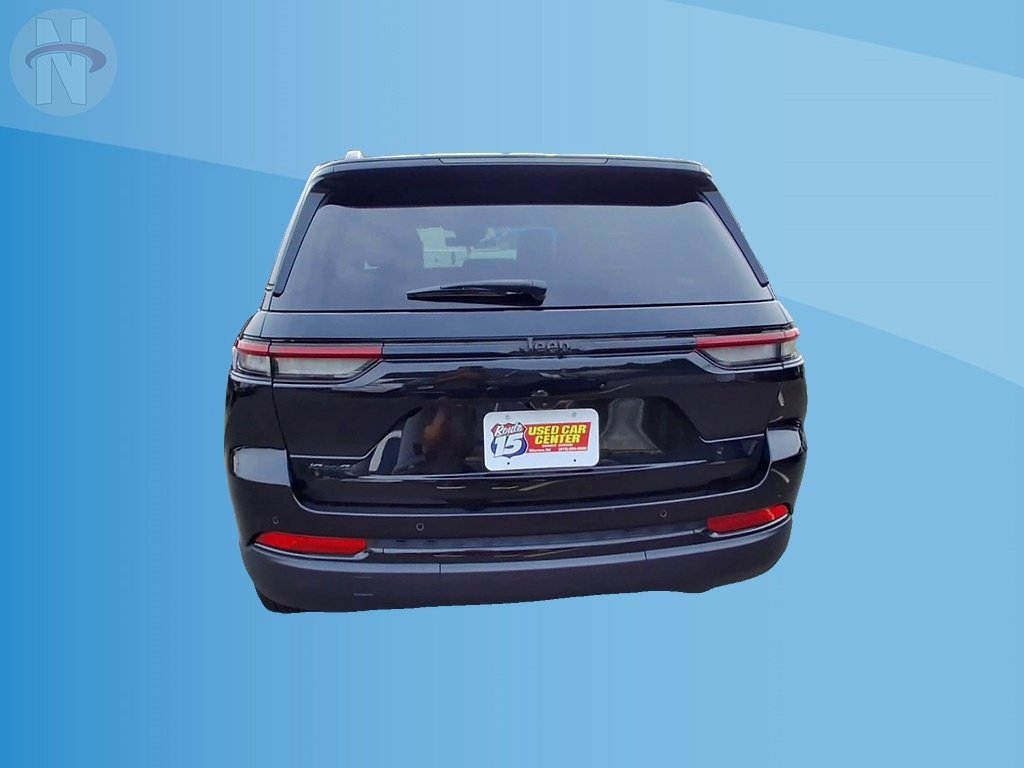 Used 2025 Jeep Grand Cherokee Altitude AWD/4WD image 7