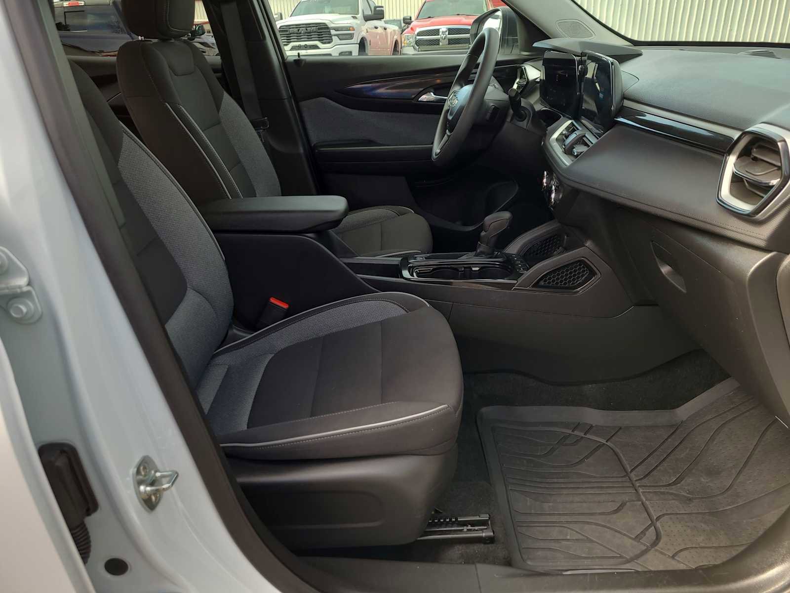 Used 2025 Chevrolet TrailBlazer LS w/ LS Convenience Package image 22