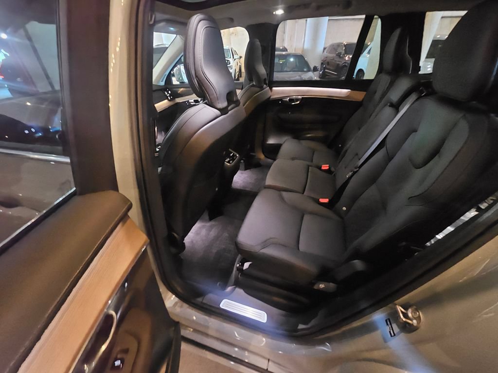 Used 2026 Volvo XC90 B6 Plus w/ Protection Package AWD/4WD image 12