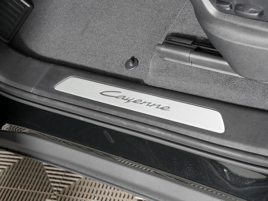 New 2026 Porsche Cayenne Coupe AWD/4WD image 18