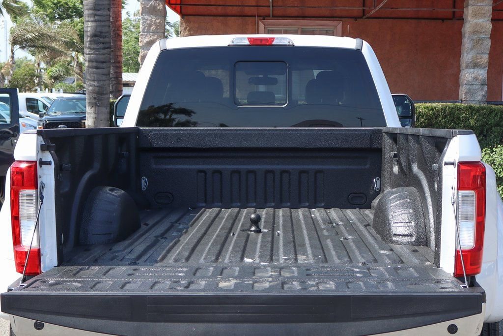 Used 2017 Ford F350 Lariat w/ Chrome Package image 8