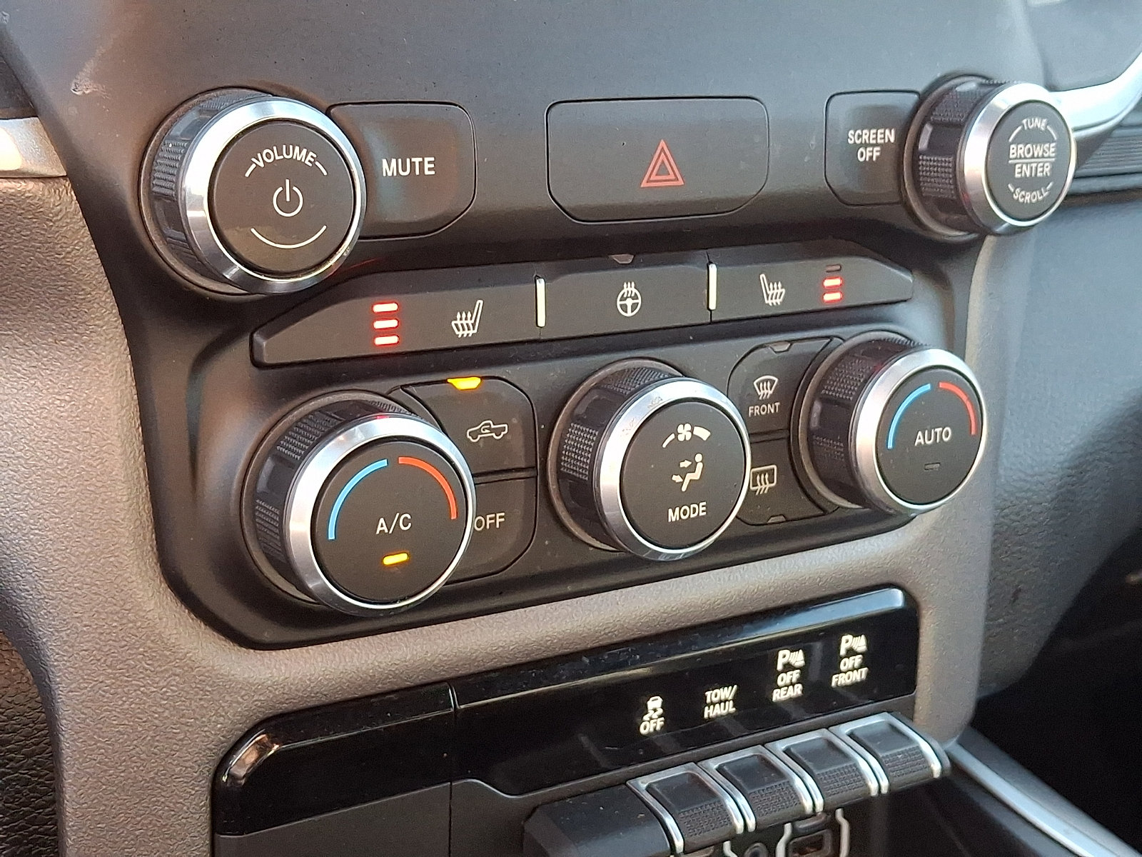 Used 2022 RAM 1500 Big Horn AWD/4WD image 16
