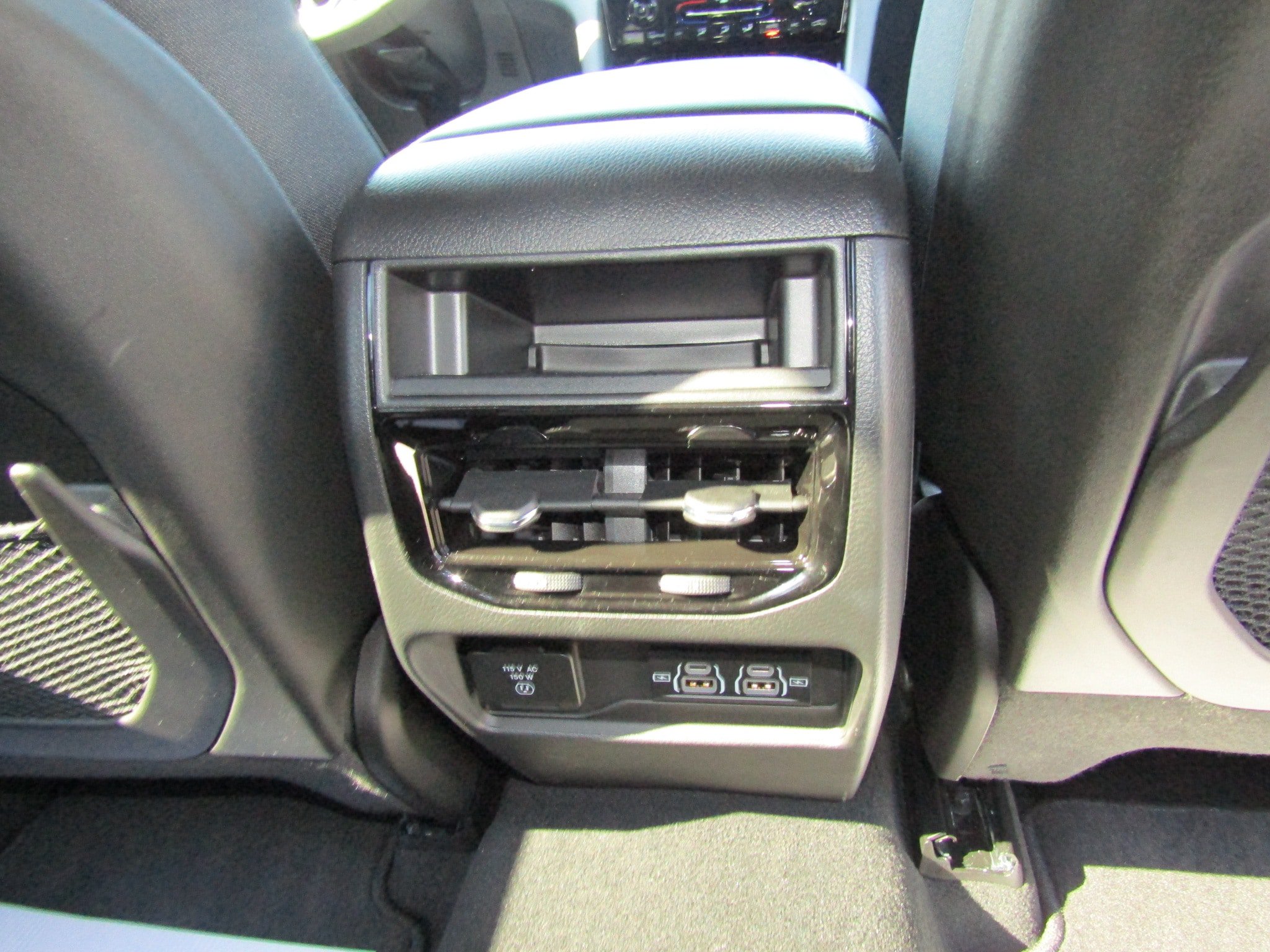 Used 2024 Jeep Grand Cherokee Altitude AWD/4WD image 18