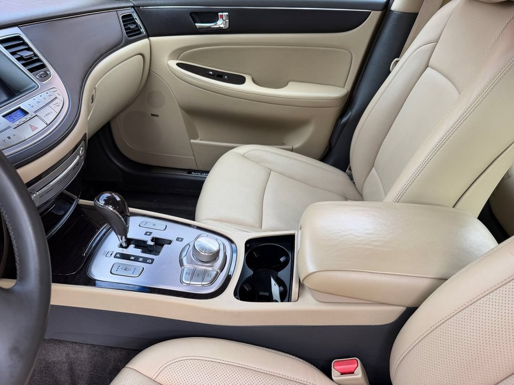Used 2010 Hyundai Genesis 4.6 w/ Technology Pkg 5 RWD image 12