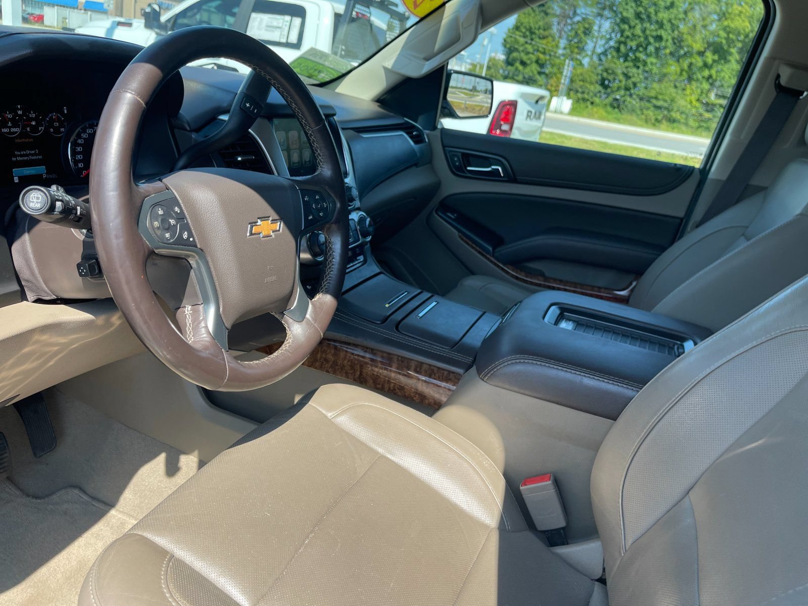 Used 2020 Chevrolet Tahoe Premier w/ 6.2L Performance Package AWD/4WD image 11