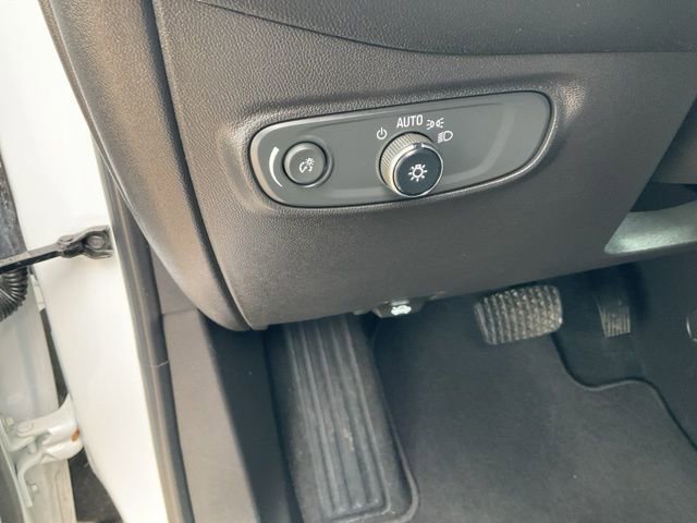 Used 2023 Chevrolet Equinox LT image 9