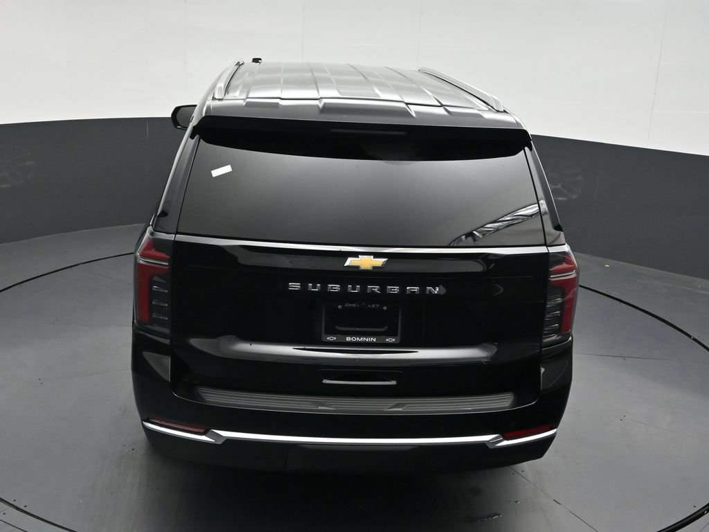 Used 2026 Chevrolet Suburban LS RWD image 18